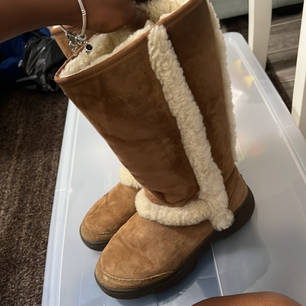 Sunburst uggs - Picture 2 of 2